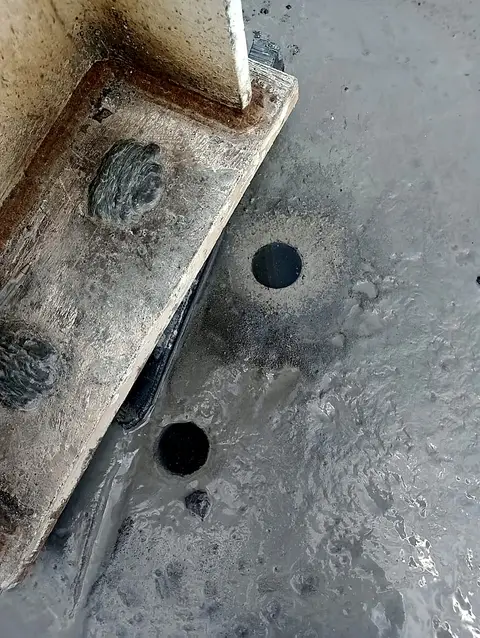 Perforaciones para anclaje químico en losa de concreto